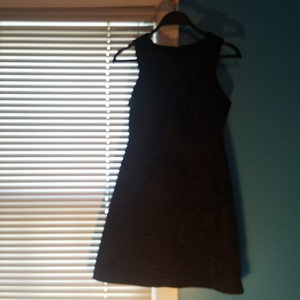 French connection LBD w/ flower detailing